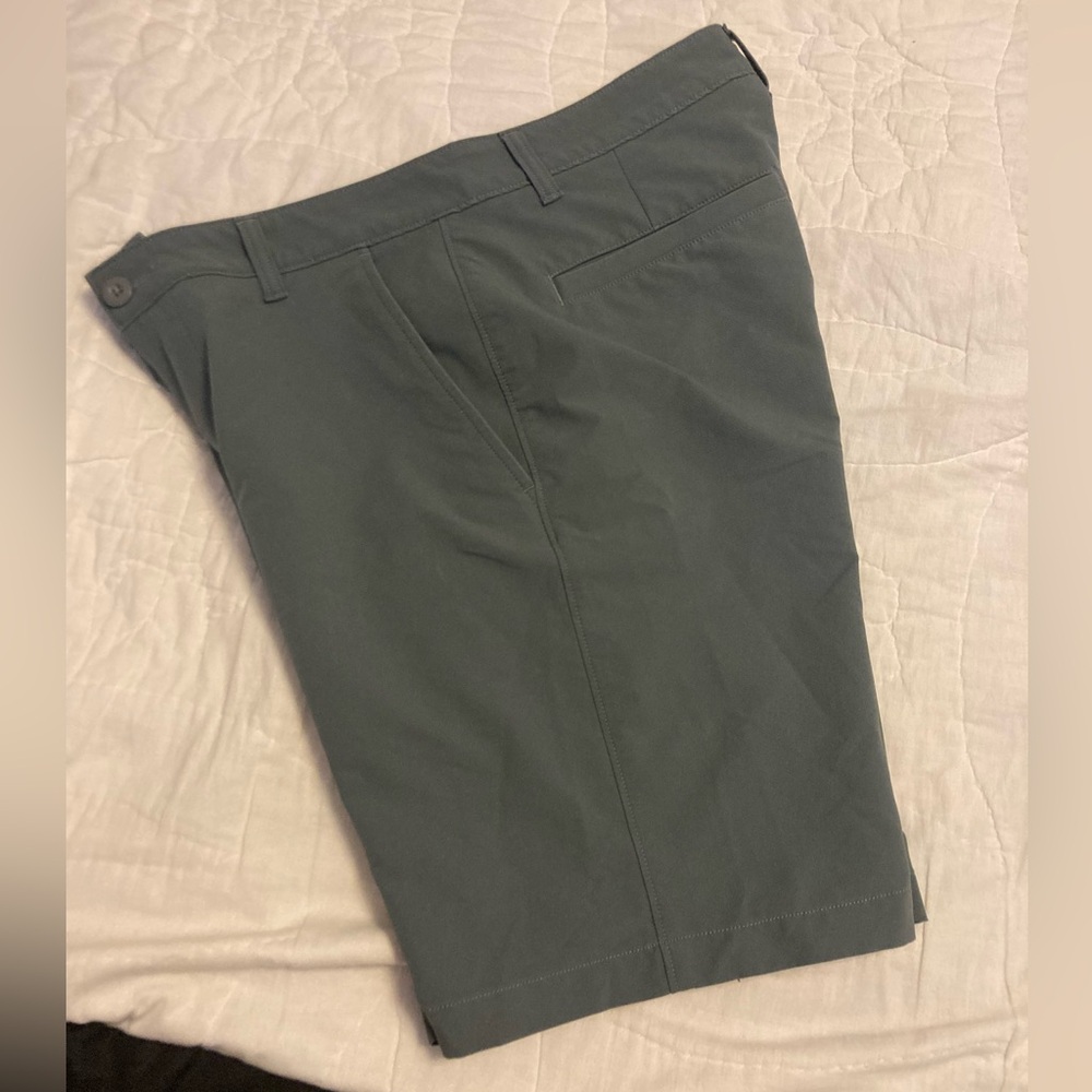 NWOT UA men’s shorts